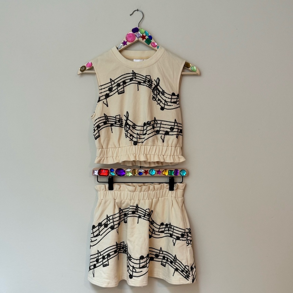NWOT QUEEN OF SPARKLES Musical Note Print Two-Piece Set